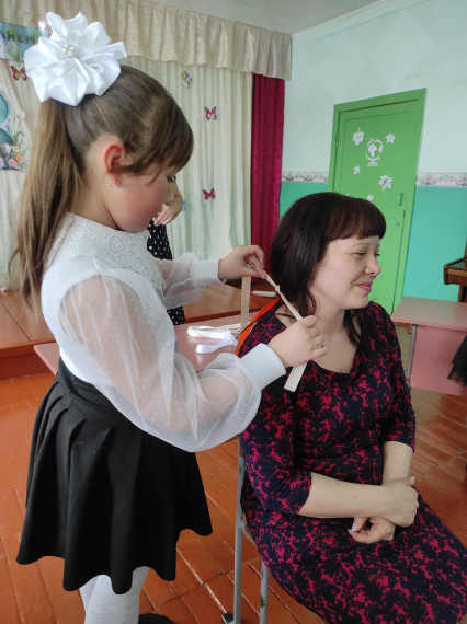 Весёлые конкурсы, посвящённые Международному женскому дню 8 Марта..